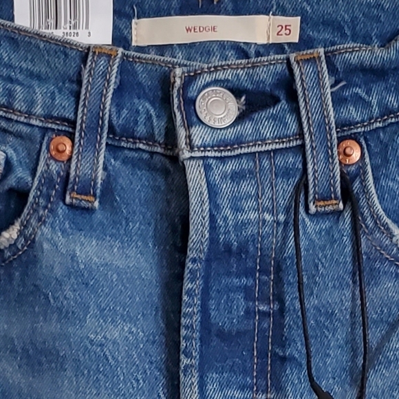 Levi's WEDGIE Premium High Rise Jeans - Picture 9 of 12